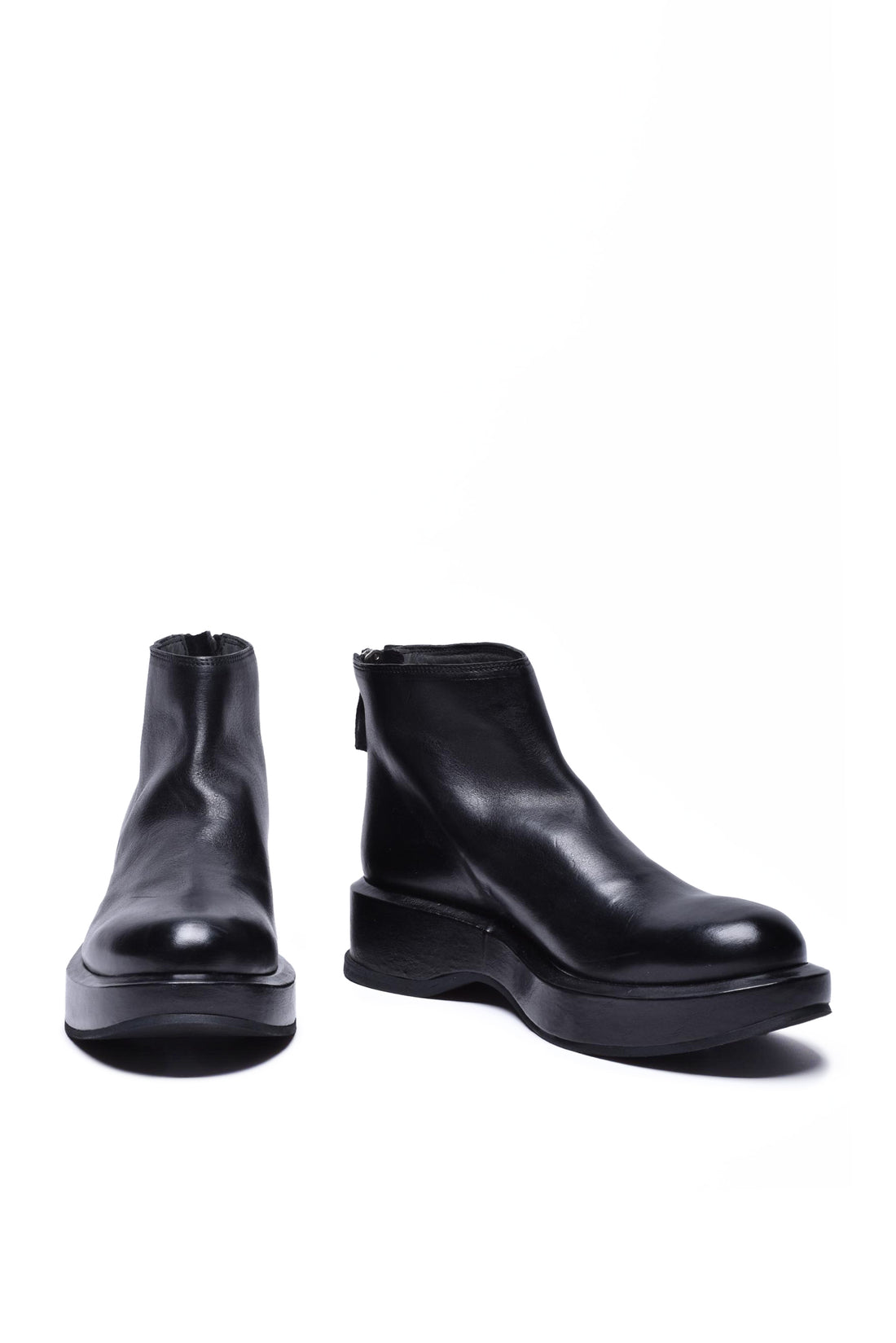MOMA - SHOES