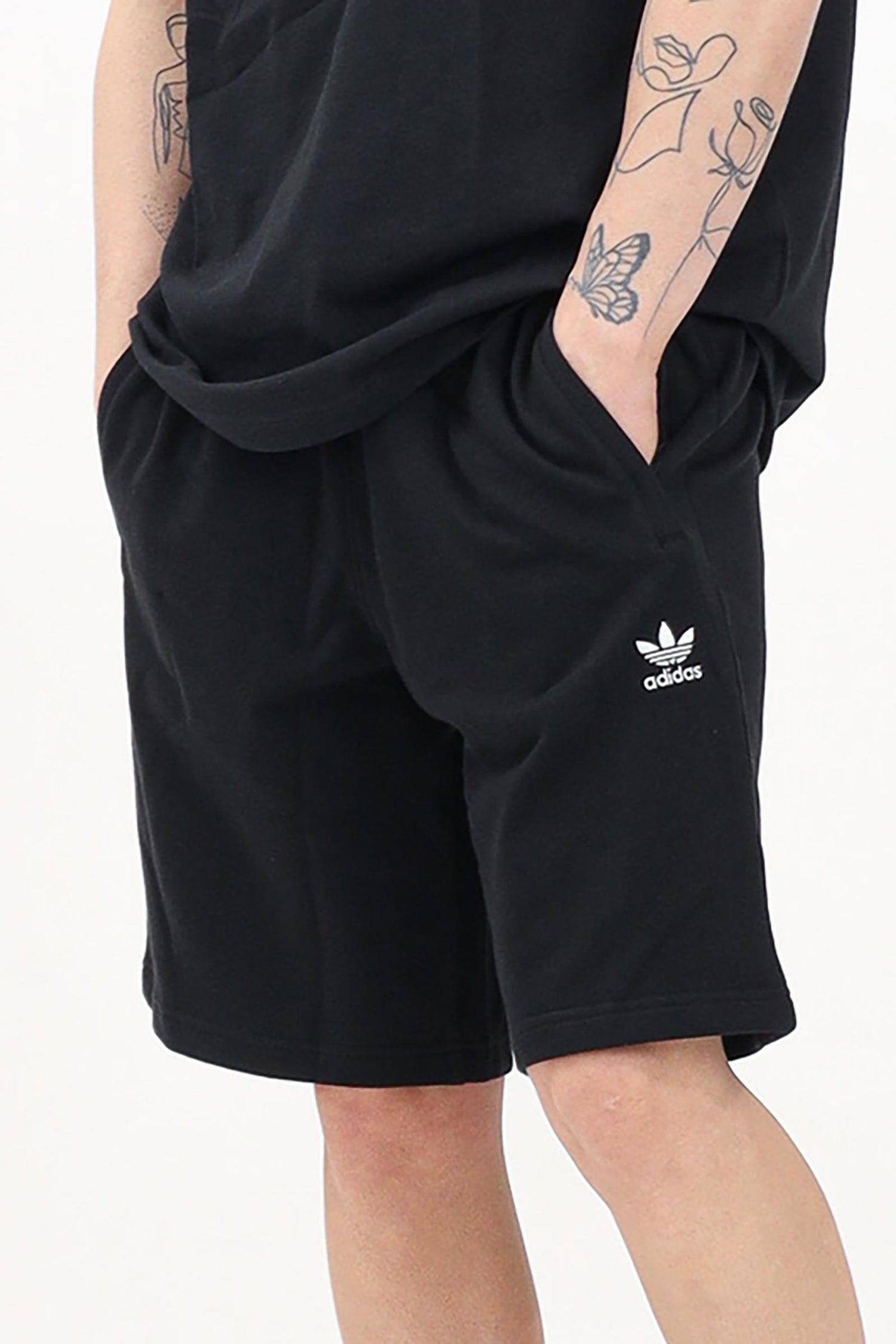 ADIDAS - SHORTS