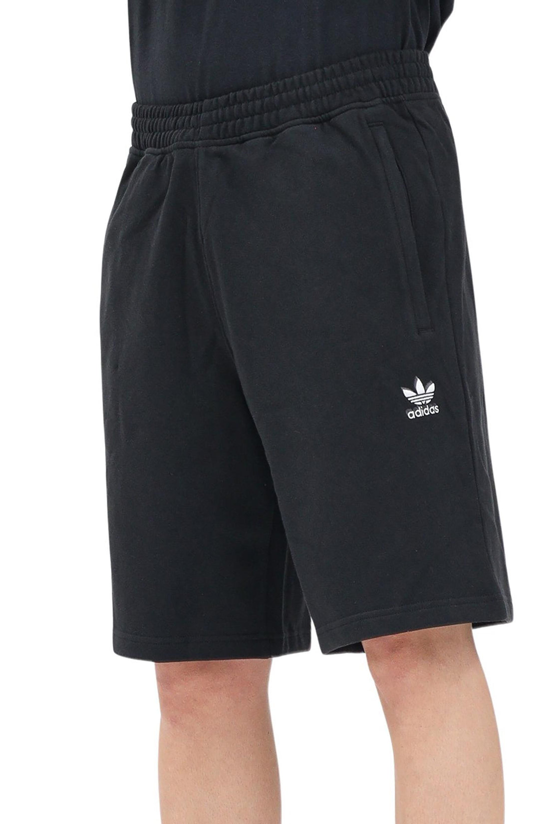 ADIDAS - SHORTS